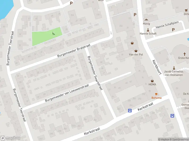 Ambulance met grote spoed naar de Burgemeester Swartstraat in Oostzaan