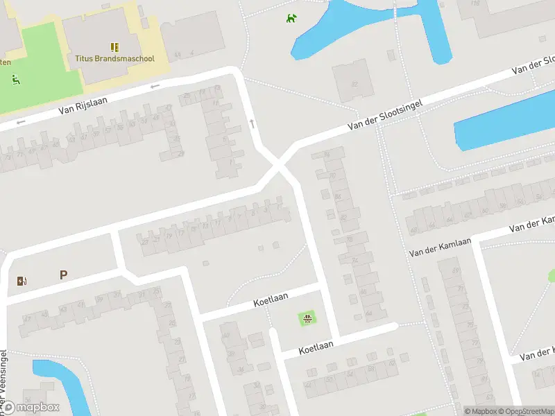 Ambulance met grote spoed naar de Van der Veensingel in Delft