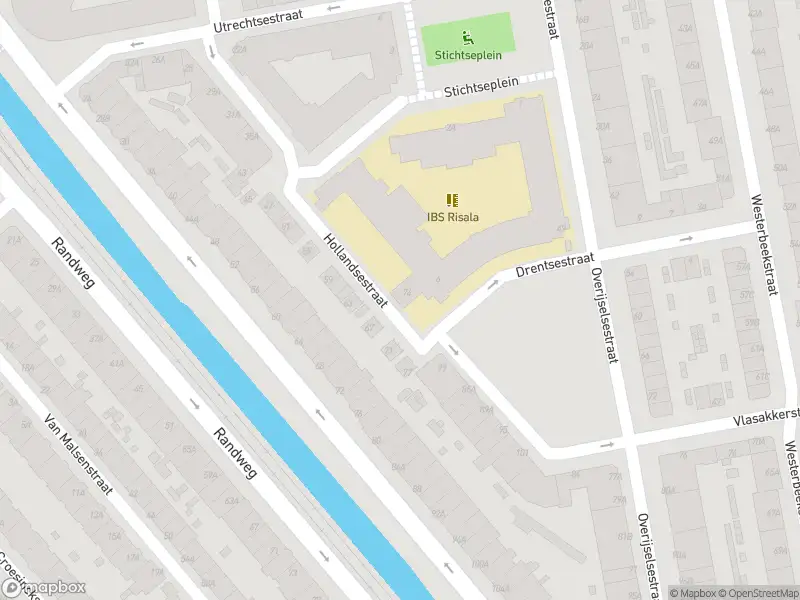 Ambulance met grote spoed naar de Limburgsestraat in Rotterdam