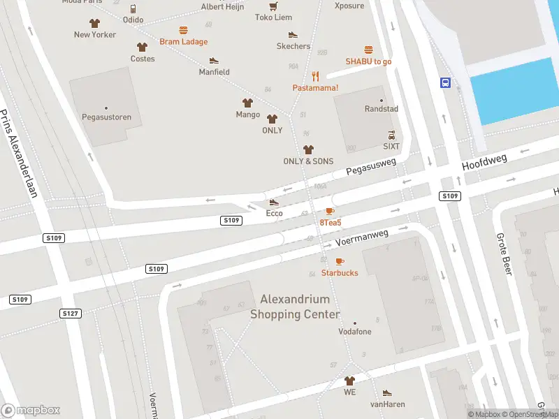 Ambulance met grote spoed naar de Pegasusweg in Rotterdam