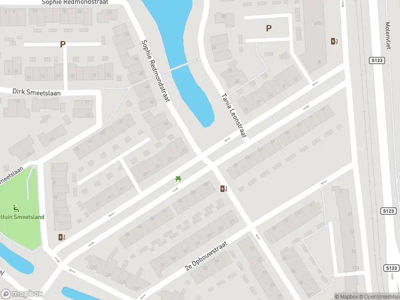 Ambulance met grote spoed naar de Mr. Arend van der Woudenslaan in Rotterdam