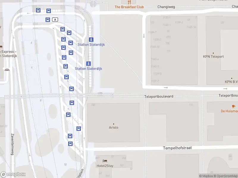 Ambulance met grote spoed naar de Teleportboulevard in Amsterdam