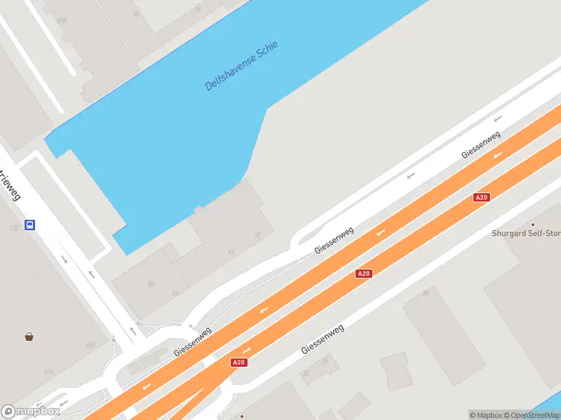 Ambulance met grote spoed naar de Giessenweg in Rotterdam