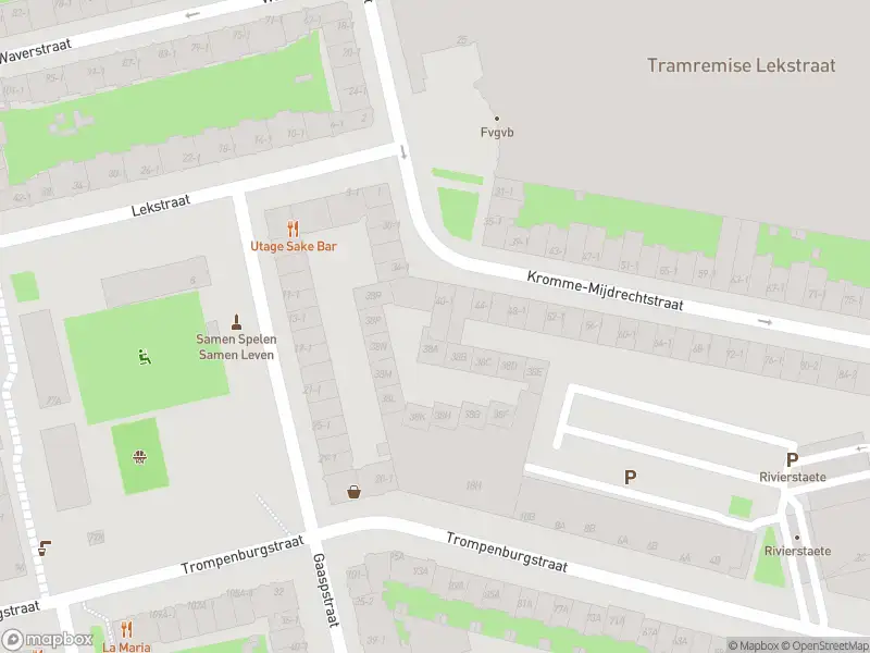 Ambulance met gepaste spoed naar de Waverstraat in Amsterdam