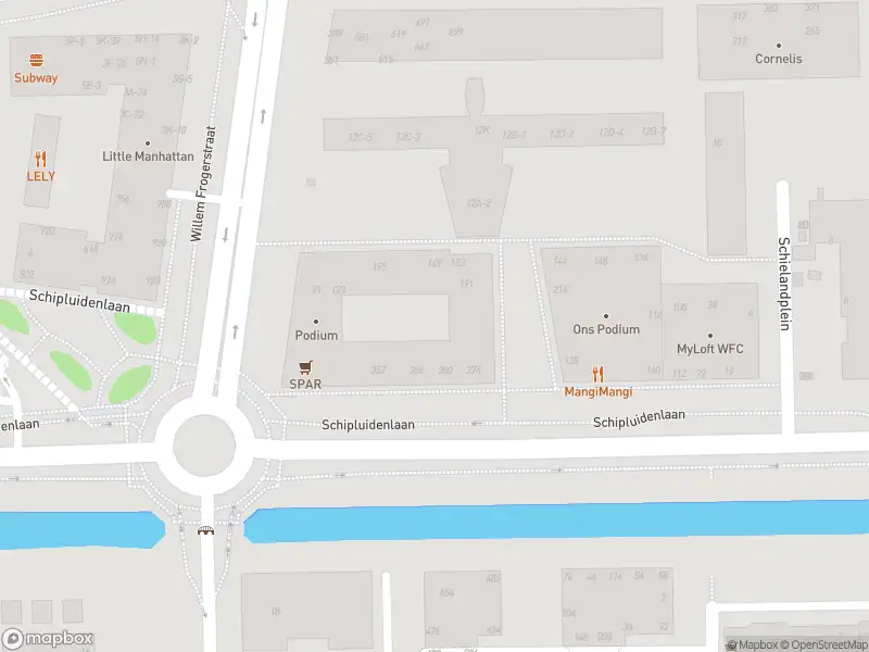 Ambulance met gepaste spoed naar de Schipluidenlaan in Amsterdam