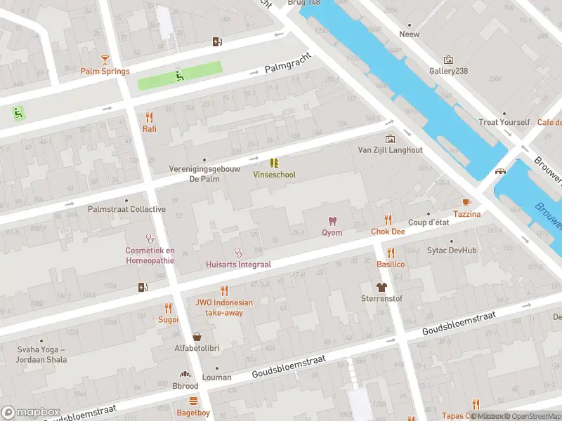 Ambulance met gepaste spoed naar de Palmstraat in Amsterdam