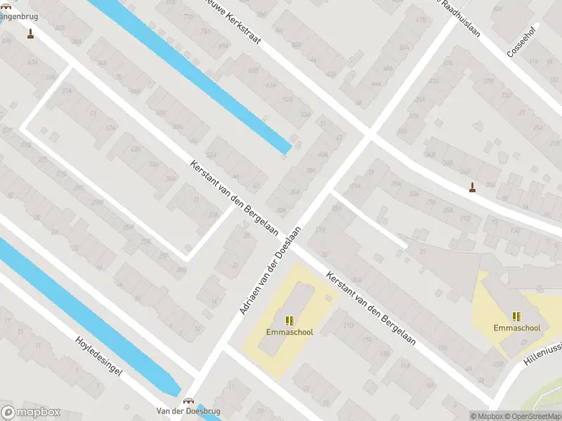 Ambulance met gepaste spoed naar de Adriaen van der Doeslaan in Rotterdam