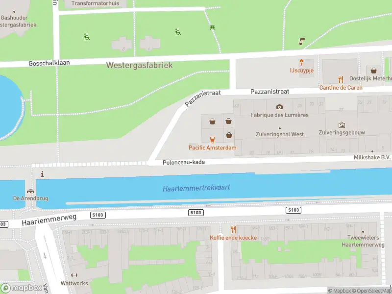 Ambulance met grote spoed naar de Polonceau-kade in Amsterdam