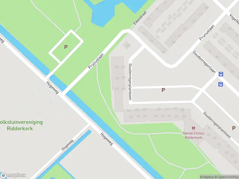 Ambulance met grote spoed naar de Goudenregenplantsoen in Ridderkerk