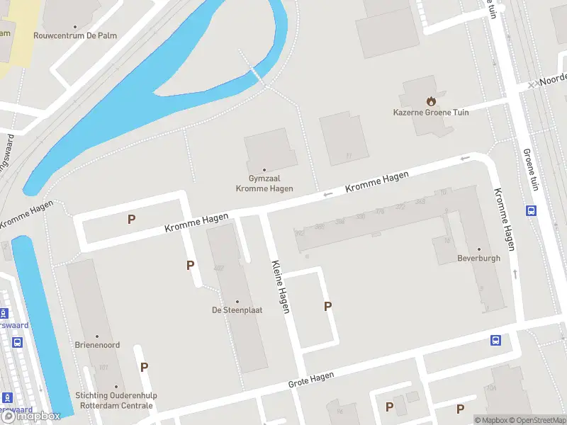 Ambulance met grote spoed naar de Kromme Hagen in Rotterdam