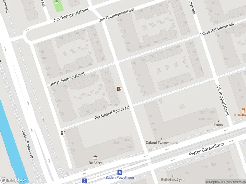 Ambulance met grote spoed naar de Dr. E. Boekmanstraat in Amsterdam