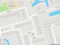 Ambulance met grote spoed naar de Van der Veensingel in Delft