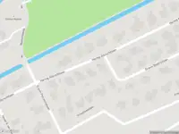 Ambulance met grote spoed naar de Abe Lenstraweg in 's-Gravenhage