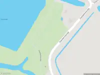 Ambulance met gepaste spoed naar de Zaandammerdijk in De Waal