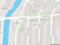 Ambulance met grote spoed naar de Wollefoppenstraat in Rotterdam