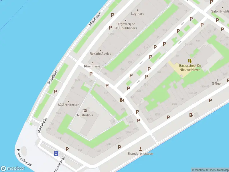 Ambulance met gepaste spoed naar de Prins Hendrikstraat in Rotterdam