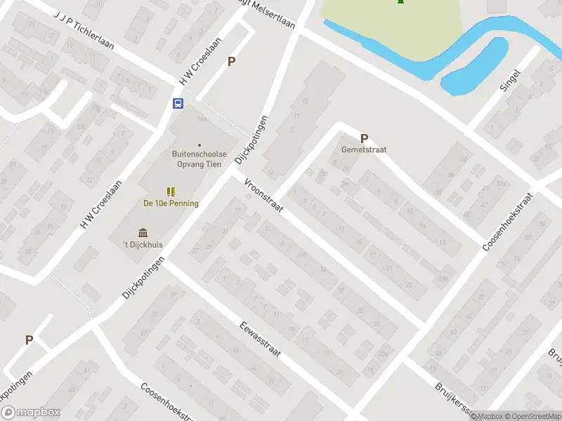 Ambulance met gepaste spoed naar de Vroonstraat in Vierpolders