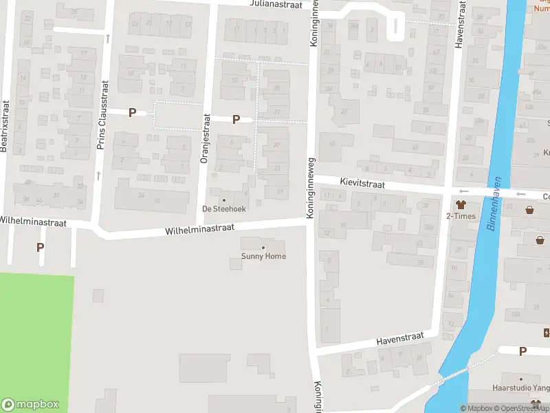 Ambulance met grote spoed naar de Koninginneweg in Numansdorp