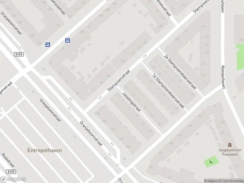 Ambulance met gepaste spoed naar de Joostingstraat in Rotterdam