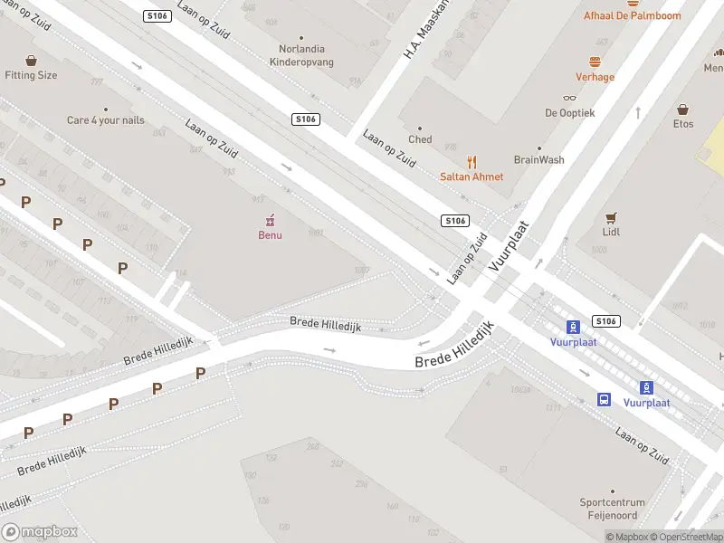 Ambulance met grote spoed naar de Brede Hilledijk in Rotterdam