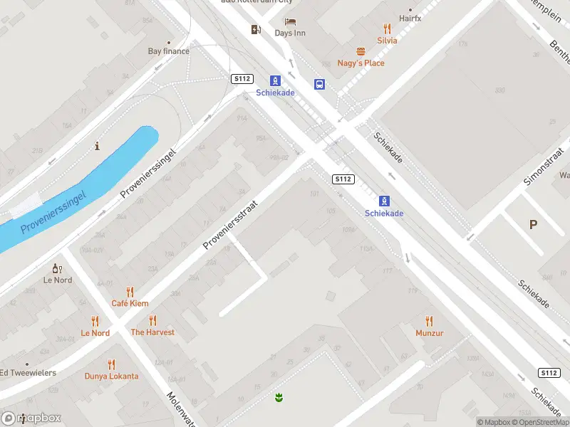 Ambulance met grote spoed naar de Proveniersstraat in Rotterdam