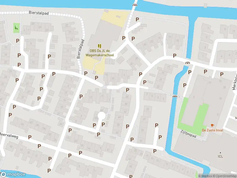 Brandweer met grote spoed naar de 't Plankenpad in Landsmeer vanwege gebouwbrand