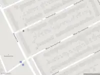 Politie met grote spoed naar de Scharenburgstraat in Breda vanwege letsel