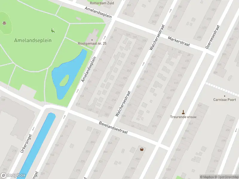 Ambulance met gepaste spoed naar de Walchersestraat in Rotterdam