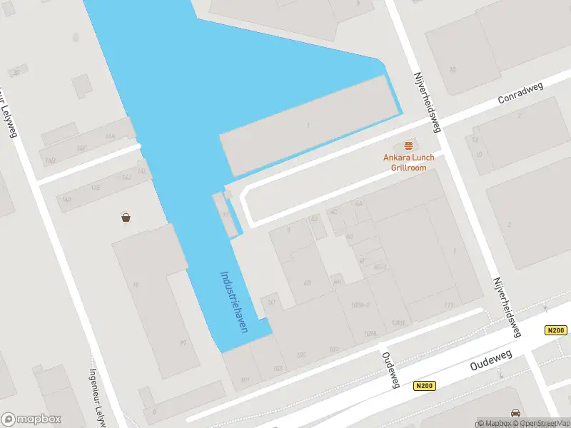 Ambulance met gepaste spoed naar de Conradkade in Haarlem