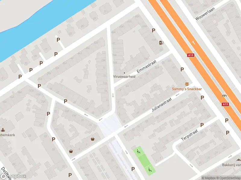 Ambulance met grote spoed naar de Emmastraat in Rotterdam