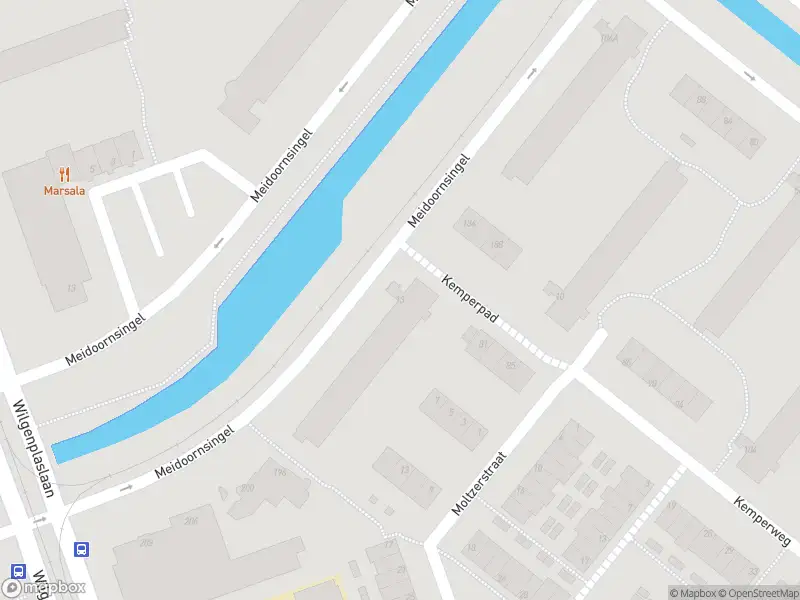 Ambulance met gepaste spoed naar de Kemperpad in Rotterdam