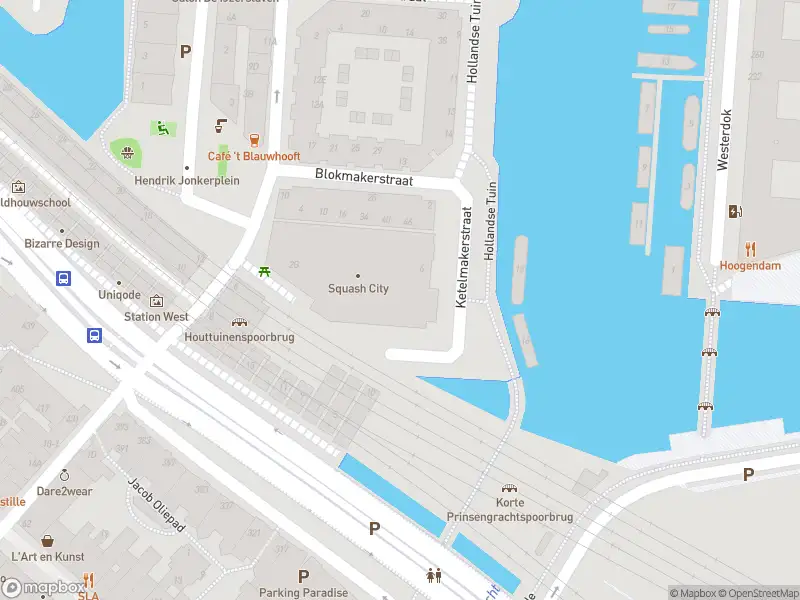 Ambulance met grote spoed naar de Ketelmakerstraat in Amsterdam