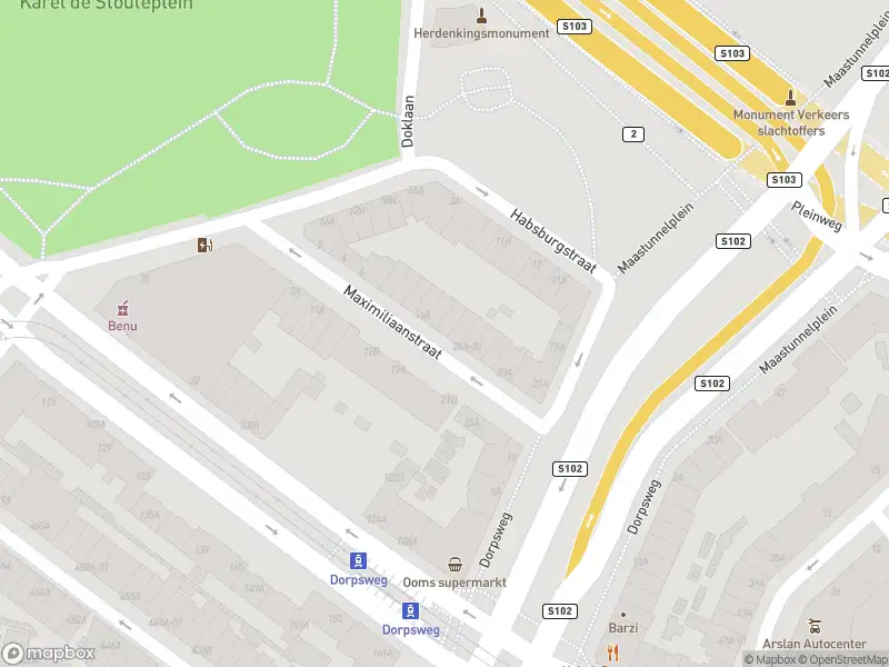 Ambulance met grote spoed naar de Maximiliaanstraat in Rotterdam