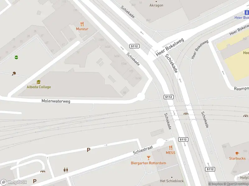 Ambulance met gepaste spoed naar de Molenwaterweg in Rotterdam