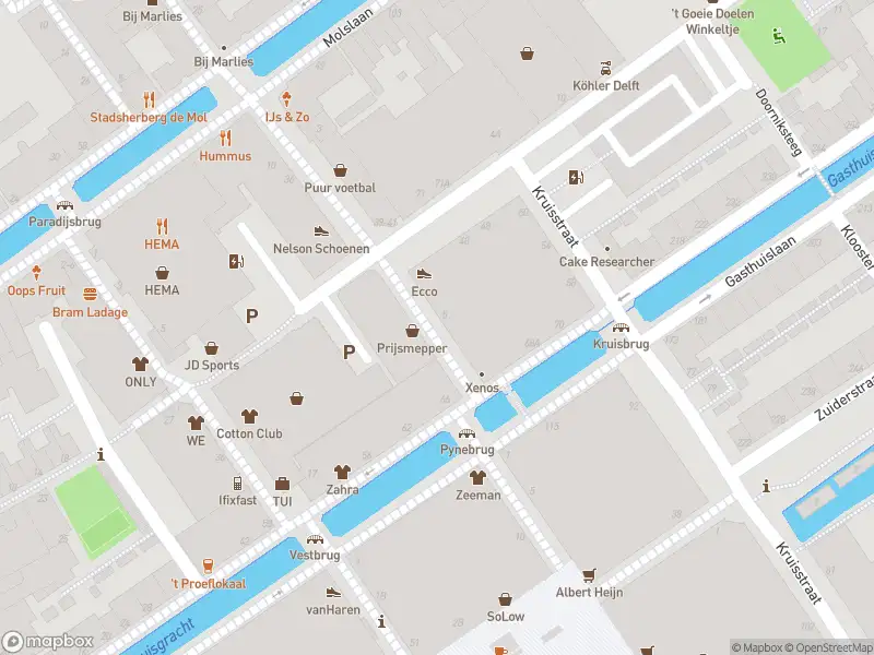 Ambulance met gepaste spoed naar de Pynepoort in Delft