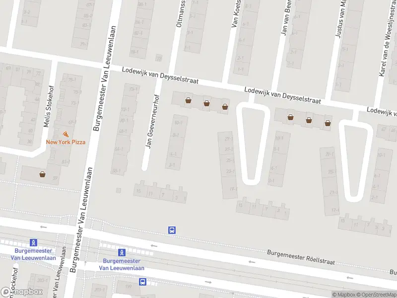 Ambulance met gepaste spoed naar de Burgemeester Van Leeuwenlaan in Amsterdam