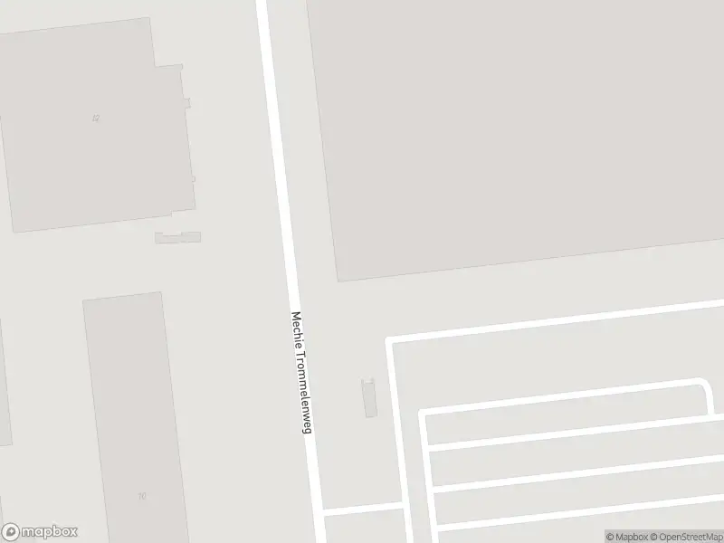 Brandweer met grote spoed naar de Mechie Trommelenweg in Waalwijk vanwege gebouwbrand