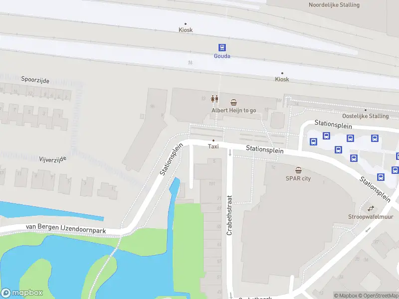 Brandweer met gepaste spoed naar de Stationsplein in Gouda