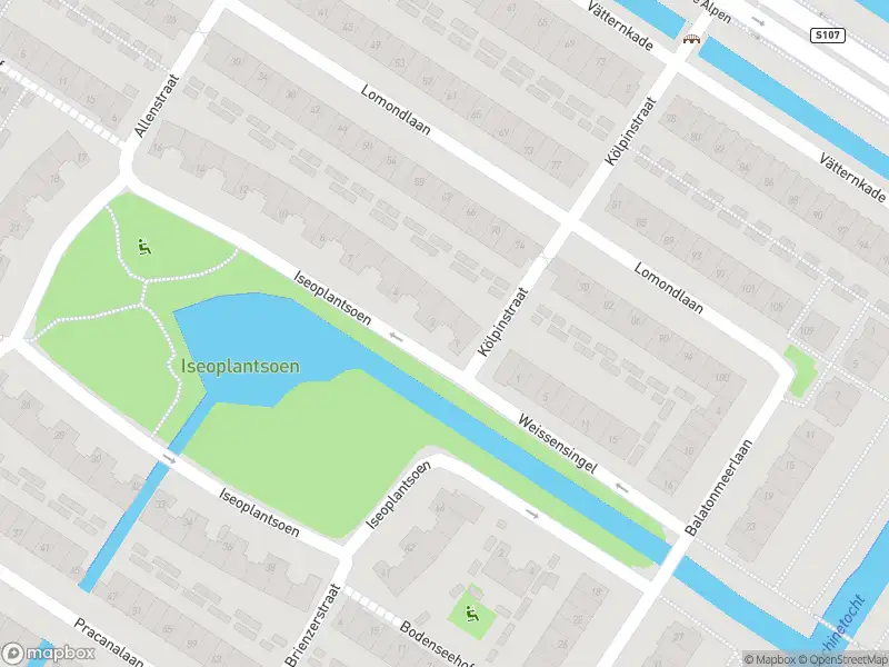 Ambulance met gepaste spoed naar de Iseoplantsoen in Amsterdam