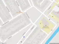 Ambulance met grote spoed naar de Van Baerlestraat in Leiden