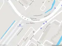 Ambulance met gepaste spoed naar de Stationsplein in Voorschoten