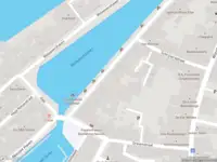 Ambulance met grote spoed naar de Kuipershaven in Dordrecht