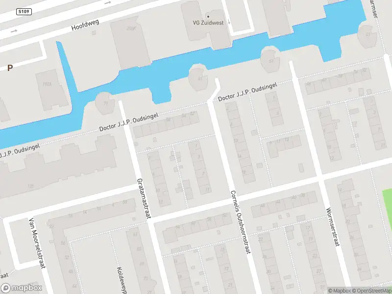 Ambulance met grote spoed naar de Cornelis Outshoornstraat in Rotterdam