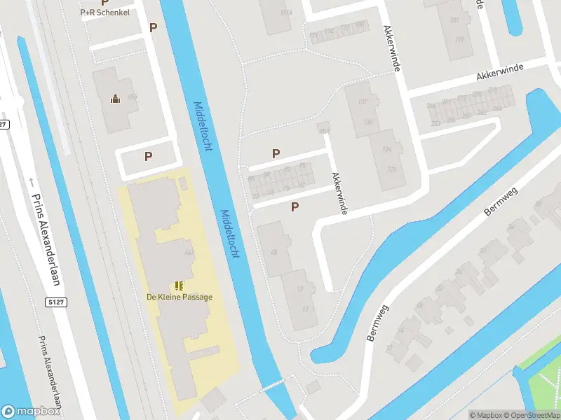 Ambulance met gepaste spoed naar de Akkerwinde in Capelle aan den IJssel