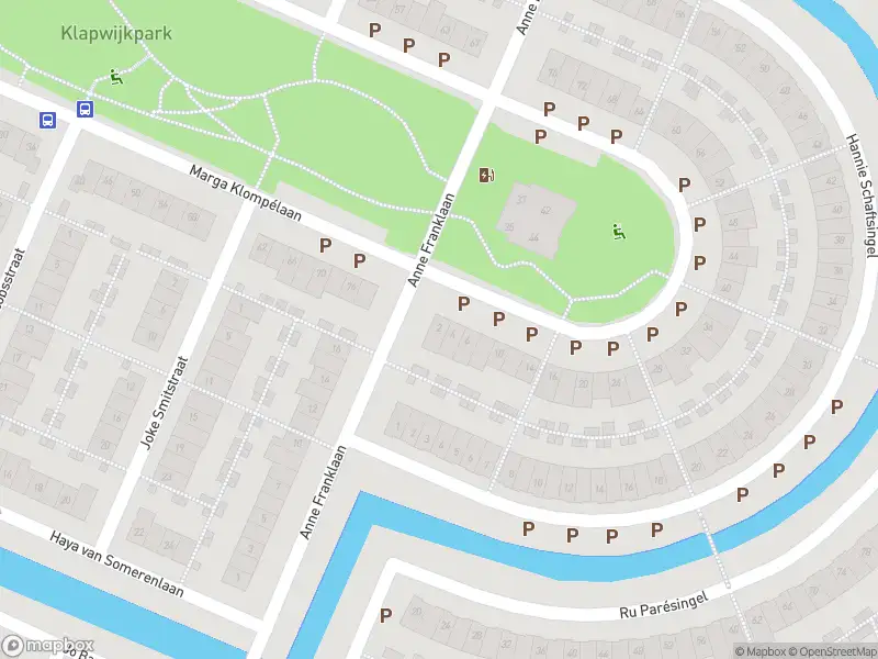 Ambulance met grote spoed naar de Etty Hillesumsingel in Pijnacker