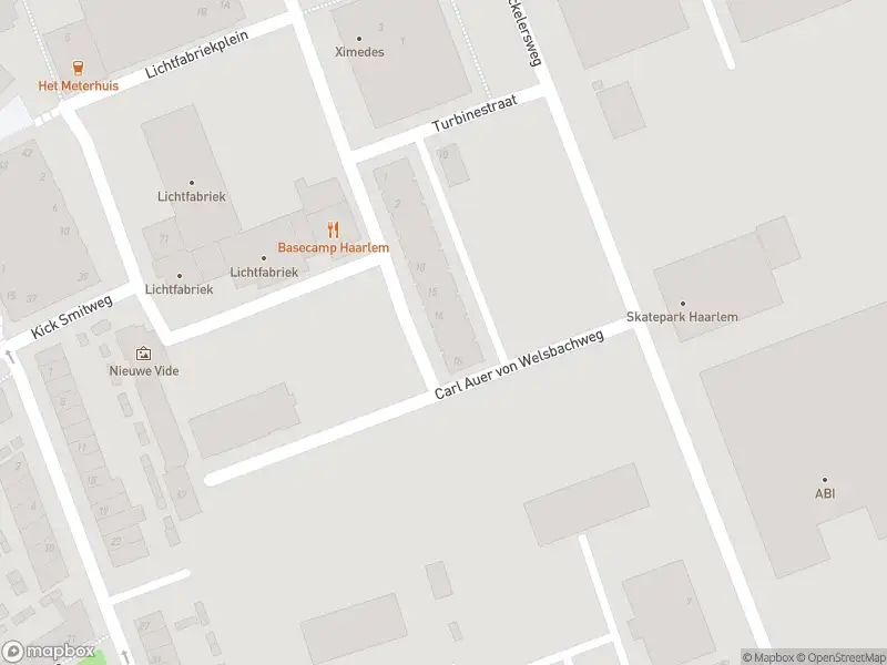 Ambulance met gepaste spoed naar de Minckelersweg in Haarlem