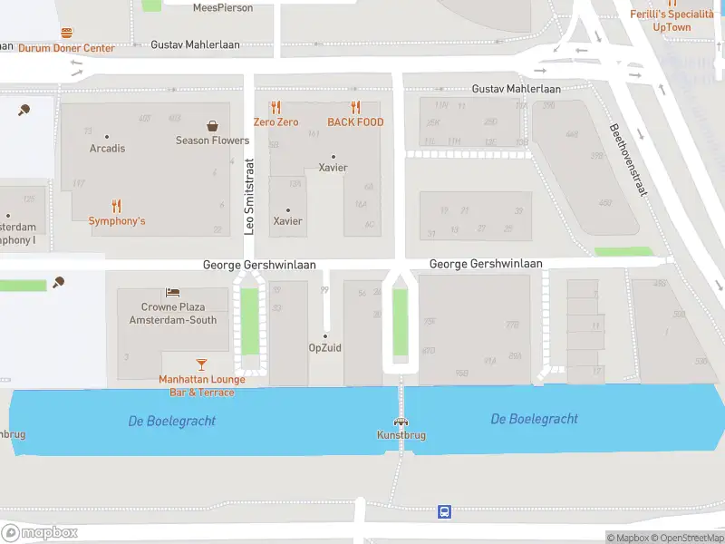 Ambulance met gepaste spoed naar de Rosy Wertheimstraat in Amsterdam