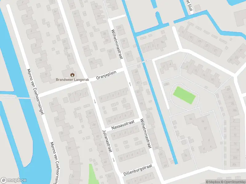 Ambulance met grote spoed naar de Oranjeplein in Langerak