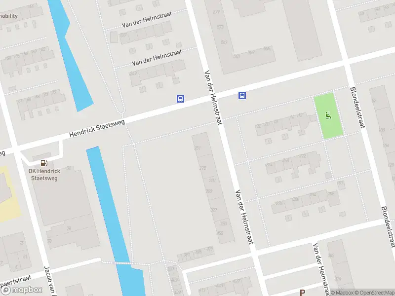 Ambulance met grote spoed naar de Van der Helmstraat in Rotterdam