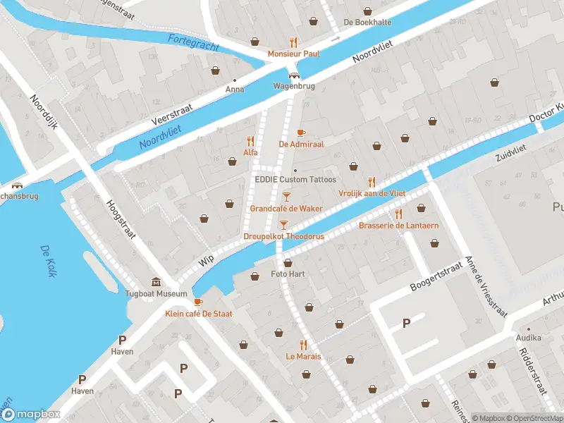 Ambulance met grote spoed naar de Markt in Maassluis